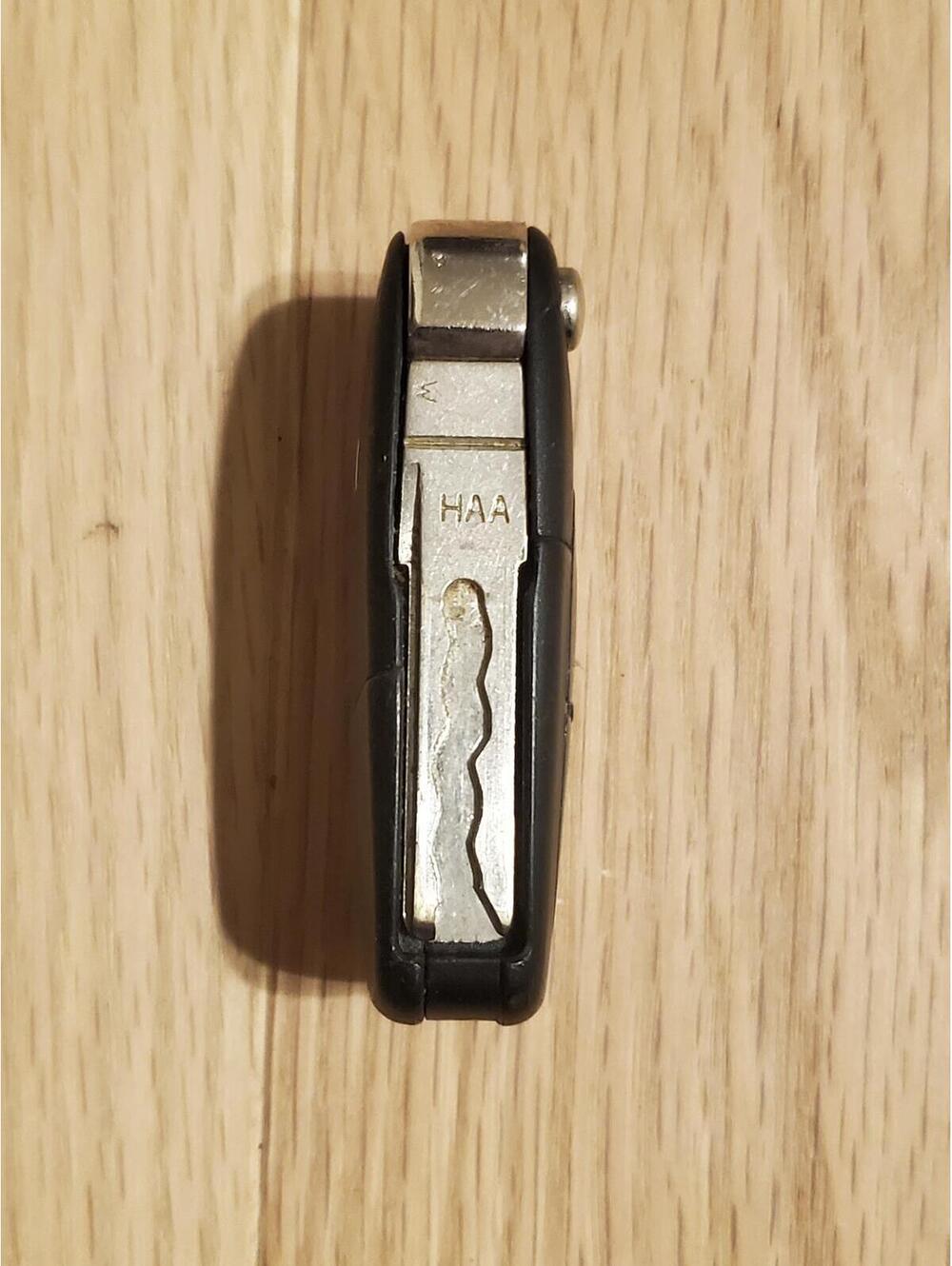 OEM Audi Car Key Remote Fob - Picture 4 of 4